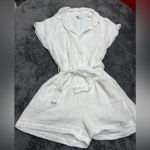 BTFL-life Size XS White Cotton Romper w/ Belt, buttons and adjustable waist